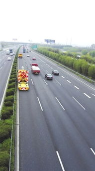 蘇嘉杭高速舉行防撞緩沖車實戰(zhàn)演練，筑牢道路作業(yè)安全防線